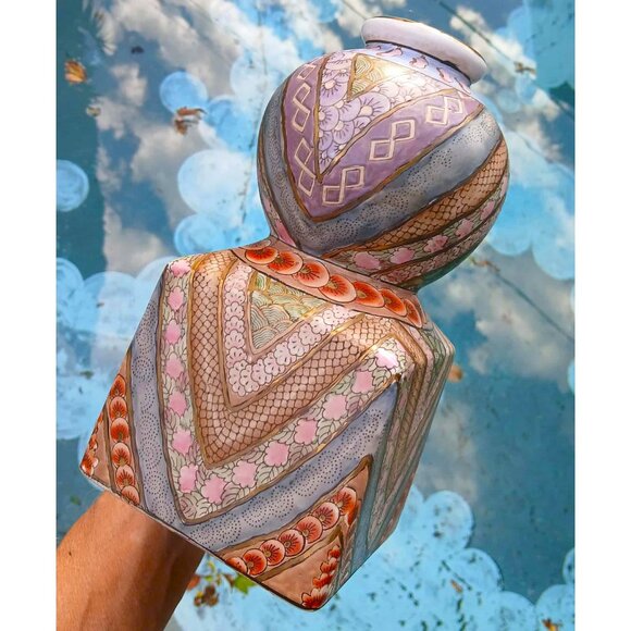 Exquisite Intricately Hand painted and Glazed Porcelain Square/Bulb Vase - Picture 2 of 13